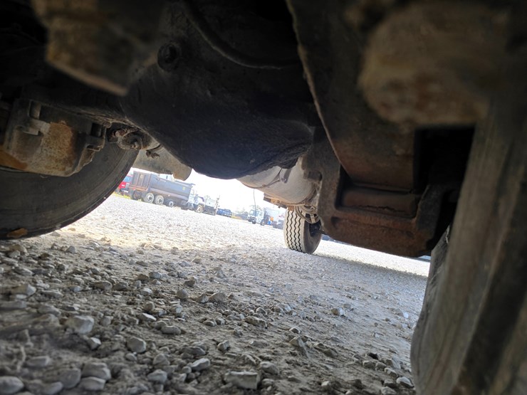 2001-mack-le613-image-96