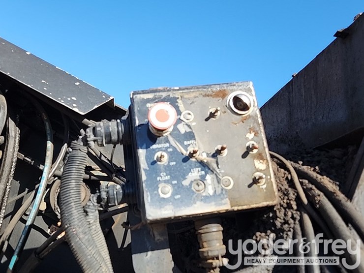 2004-roadtec-sb2500c-image-17