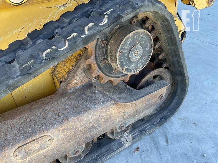 2006-deere-ct322-image-9