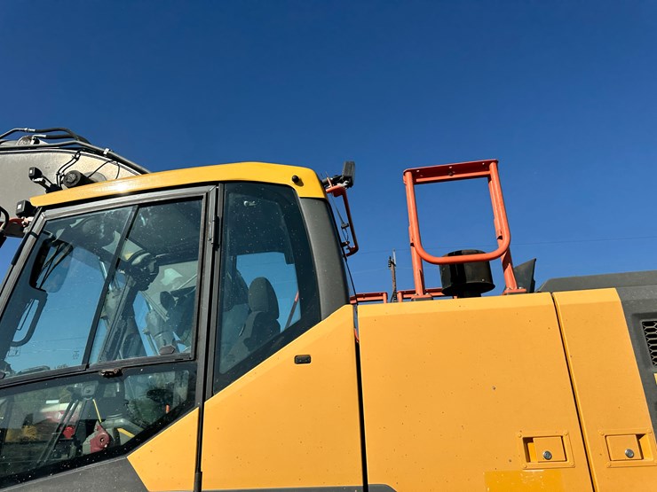 #32825-•-volvo-ec200e-crawler-excavator-image-33