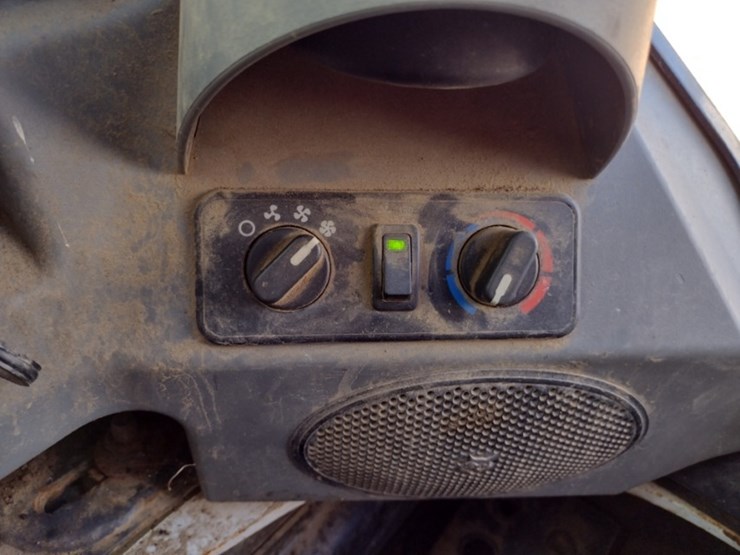 bobcat-t870-image-12