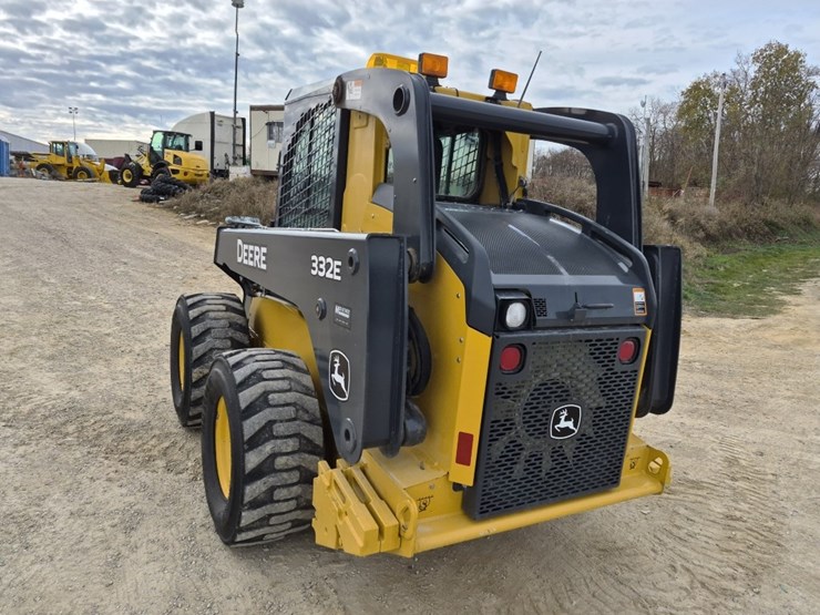 deere-332e-image-13