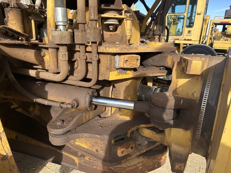 2010-caterpillar-740-image-20