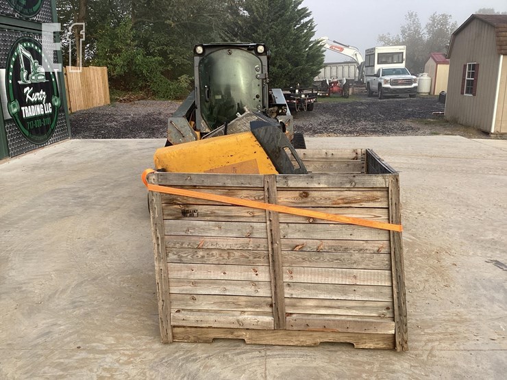 2010-deere-333d-image-7