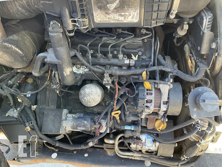 2016-bobcat-s570-image-11