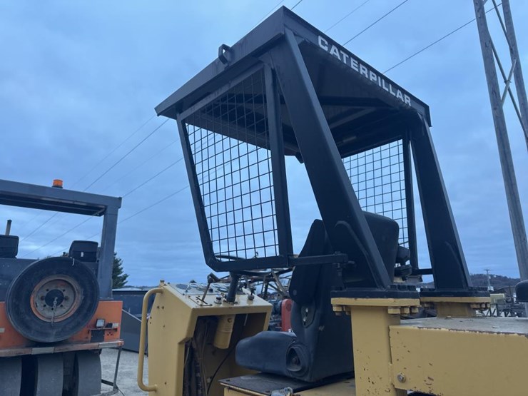 2017-caterpillar-cs-323-image-10