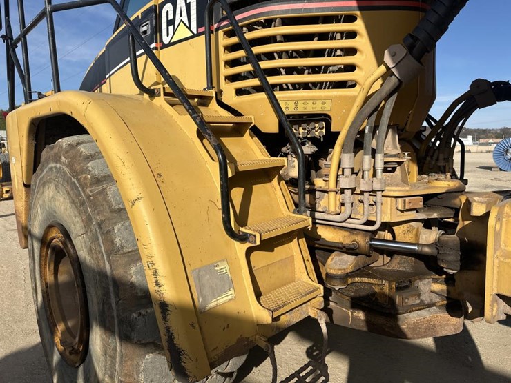 2005-caterpillar-740-image-11