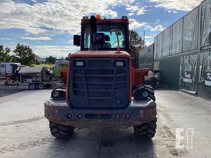 2017-doosan-dl250-5-image-3