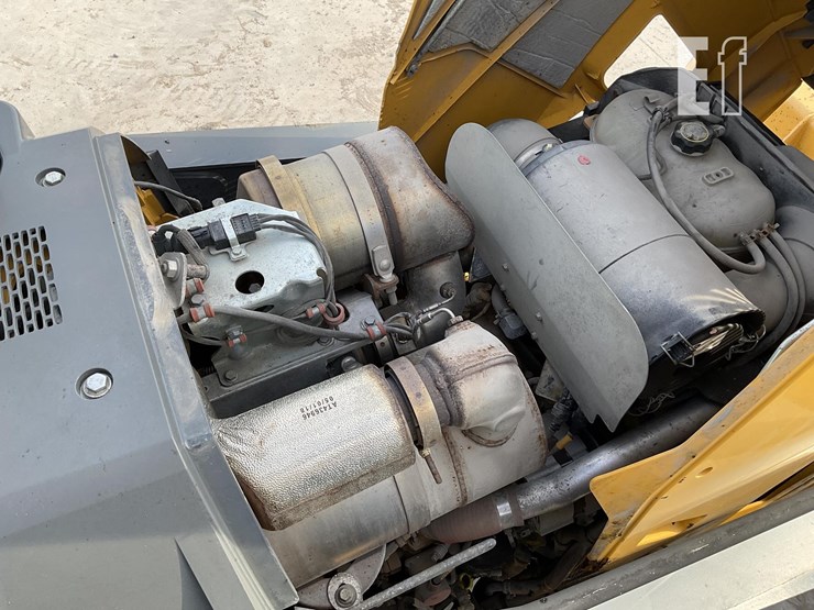 2019-deere-410l-image-13