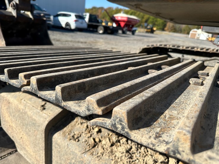 #32825-•-volvo-ec200e-crawler-excavator-image-10