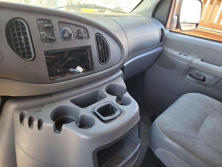 2004-ford-e150-image-8