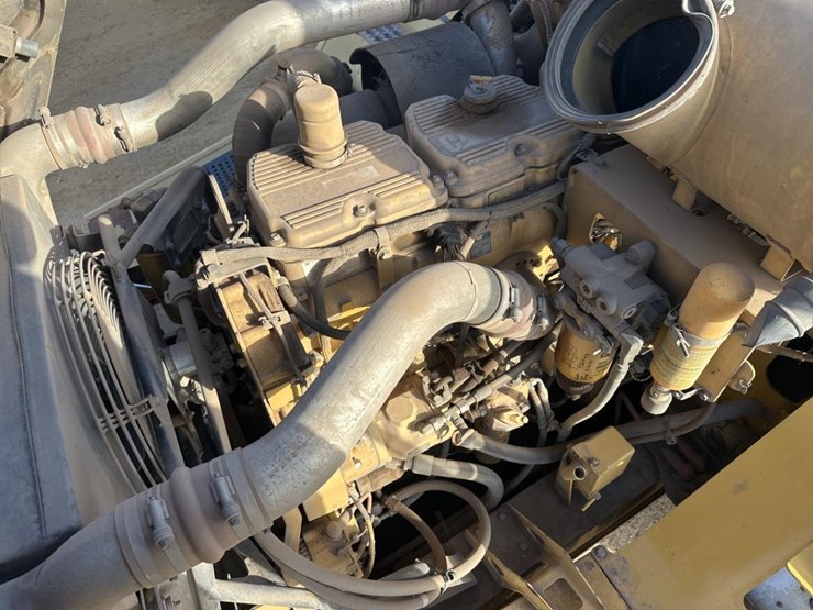 2010-caterpillar-740-image-39