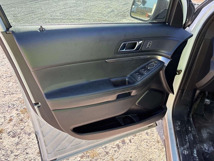 2018-ford-explorer-image-11