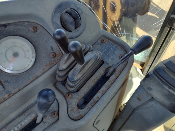 caterpillar-420d-image-11