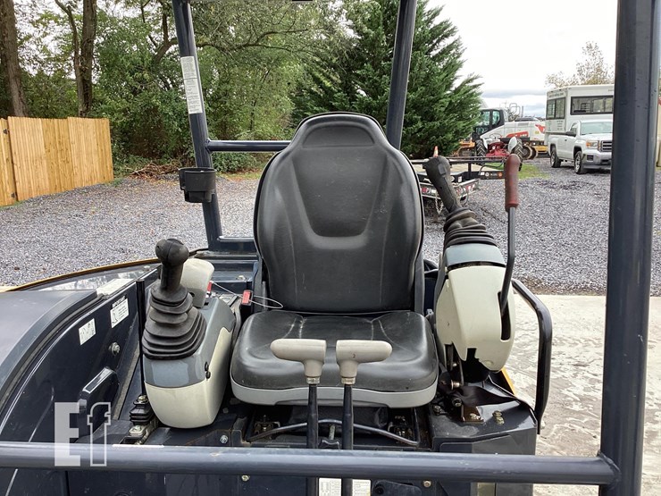 2020-deere-26g-image-15