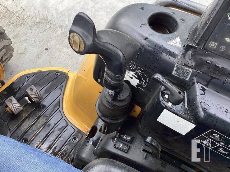 2011-deere-110-image-17