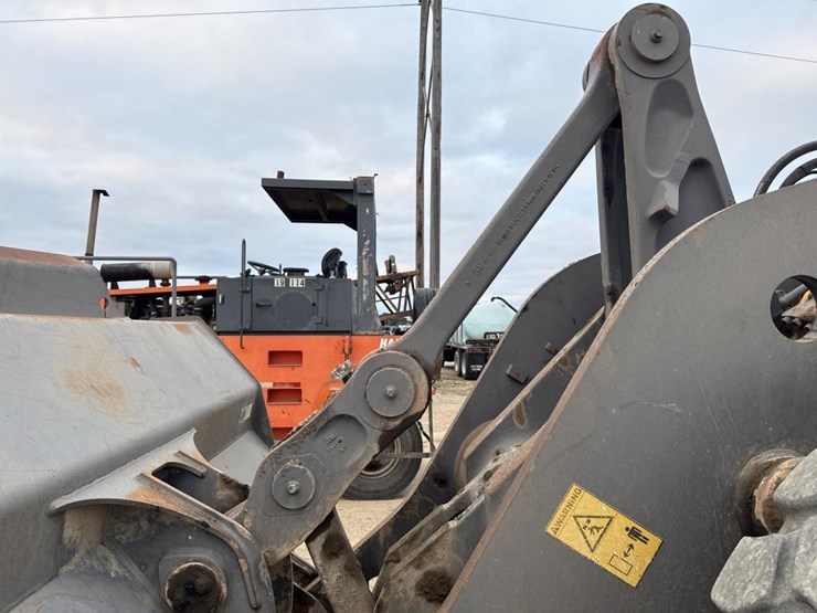 #1911-•-2004-volvo-220e-loader-image-15