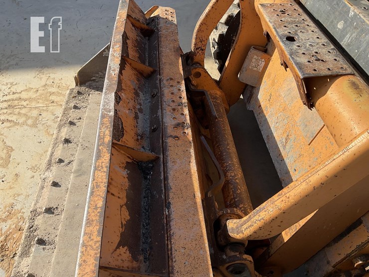 2010-case-450-image-10