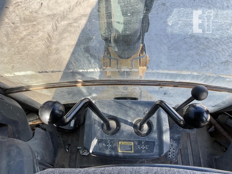 2019-deere-410l-image-16