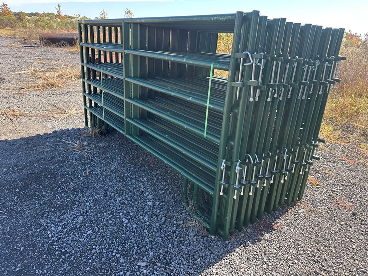 #32801-•-lot-of-(25)-corral-panels-image-2