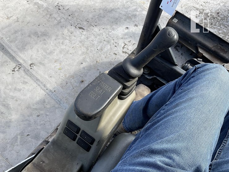 2008-bobcat-335-image-18