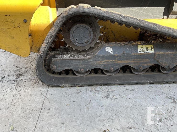 2018-new-holland-c232-image-12