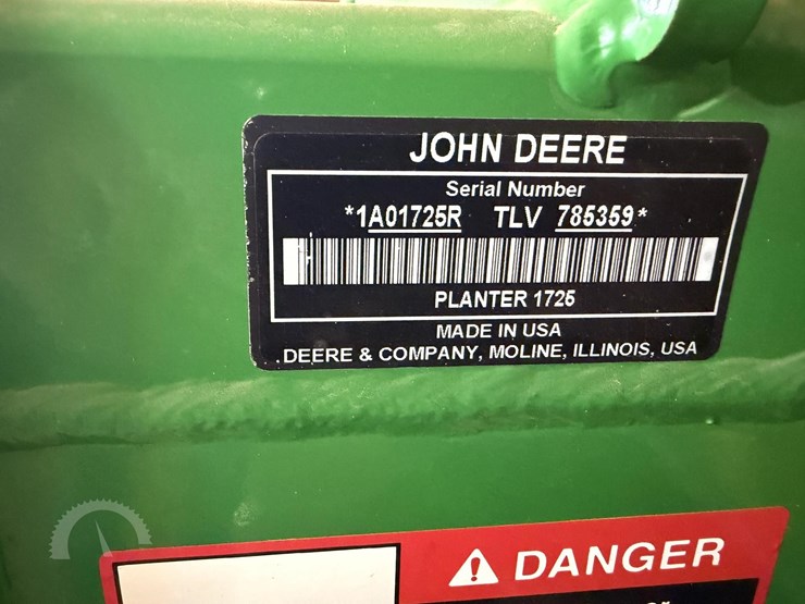 2021-john-deere-1725-image-28