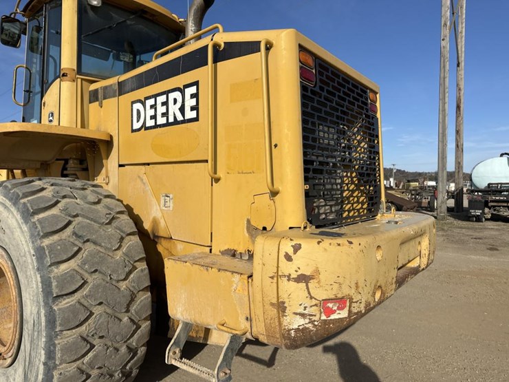 2002-deere-744h-image-19