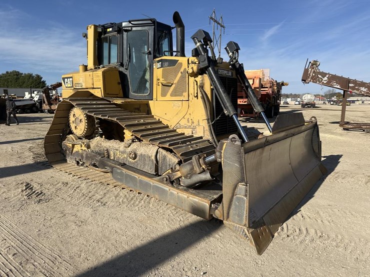 2012-caterpillar-d6t-image-7