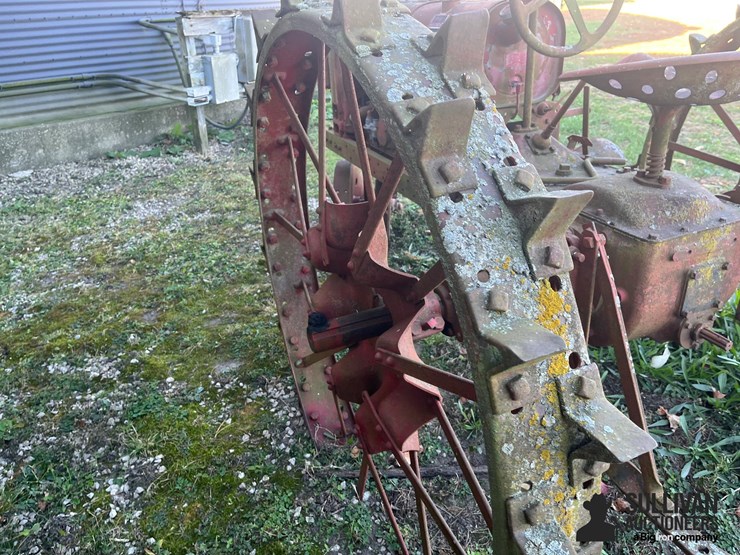 farmall-f-12-2wd-tractor-image-19