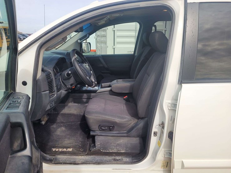 2013-nissan-titan-image-9