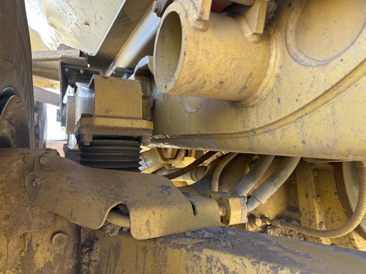 2010-caterpillar-740-image-50