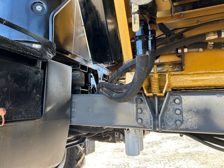 2016-ag-chem-rg1100b-image-87