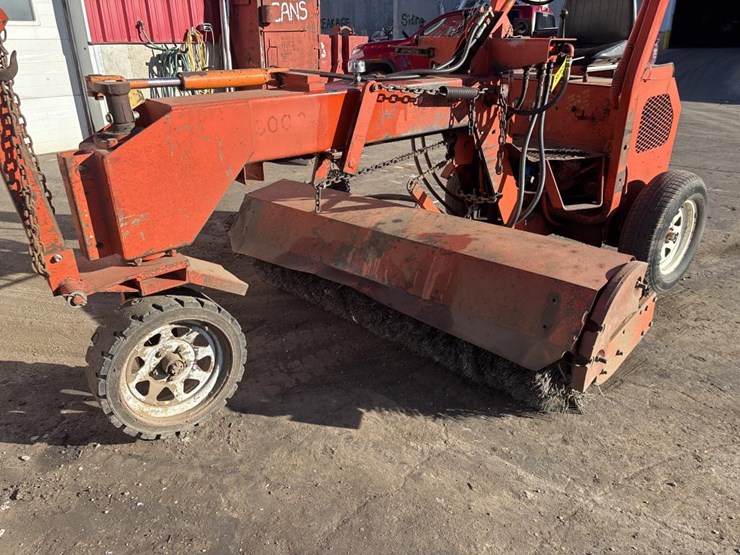 #3808-•-72"-ride-on-power-broom-image-7