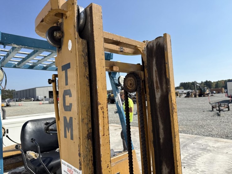 #5082-•-tcm-fvd25-forklift-image-11
