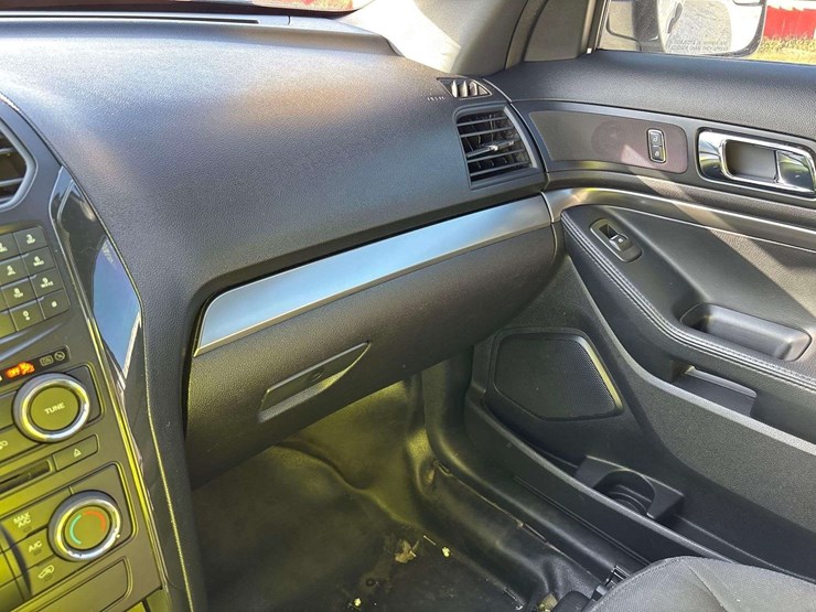 2018-ford-explorer-image-19