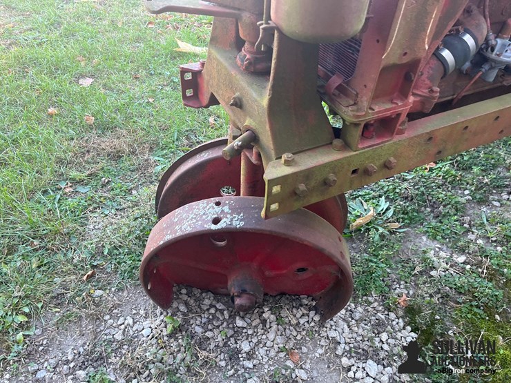 farmall-f-12-2wd-tractor-image-9