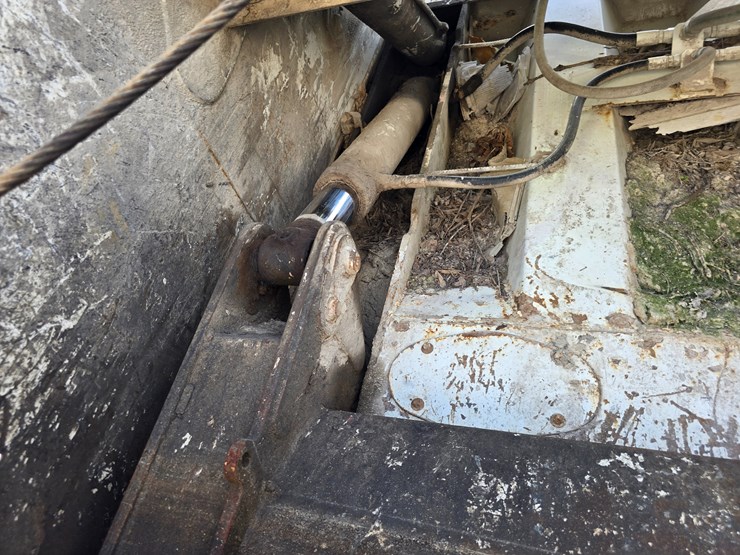 2001-mack-le613-image-87