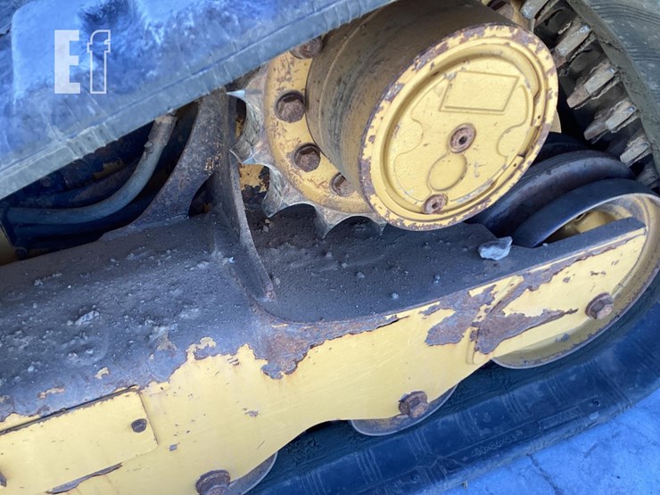 2020-caterpillar-259d3-image-12