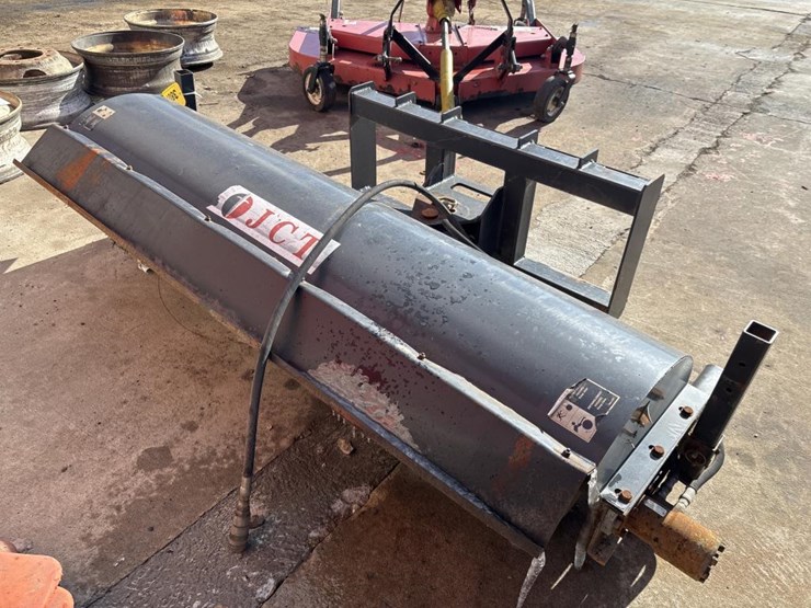 #3807-•-jct-72"-skid-steer-broom-image-3