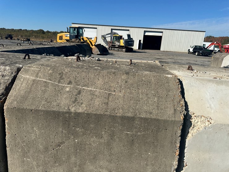 #32727-•-lot-of-(13)-~57"x80"-concrete-culvert-sectionss-image-12