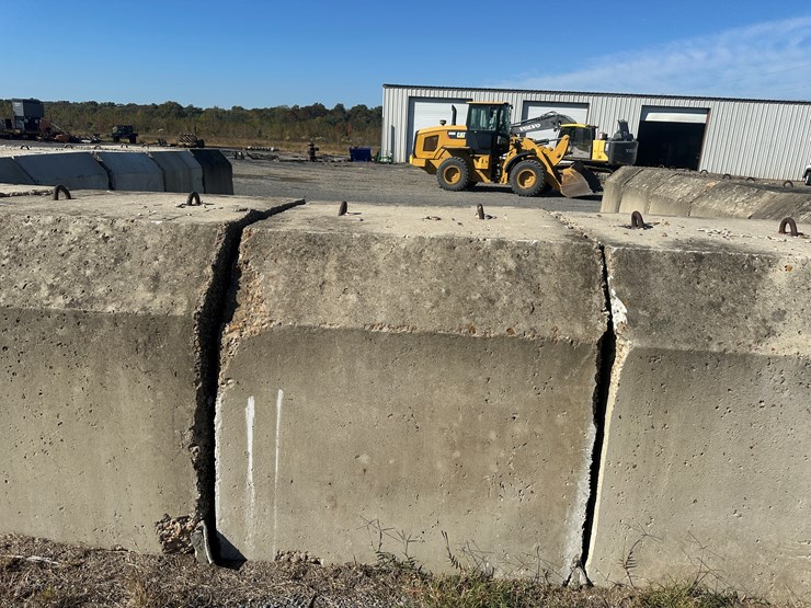 #32728-•-lot-of-(13)-~57"x80"-concrete-culvert-sectionss-image-10