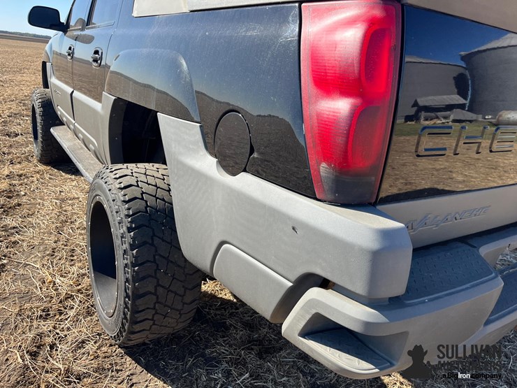 2002-chevrolet-avalanche-1500-image-20