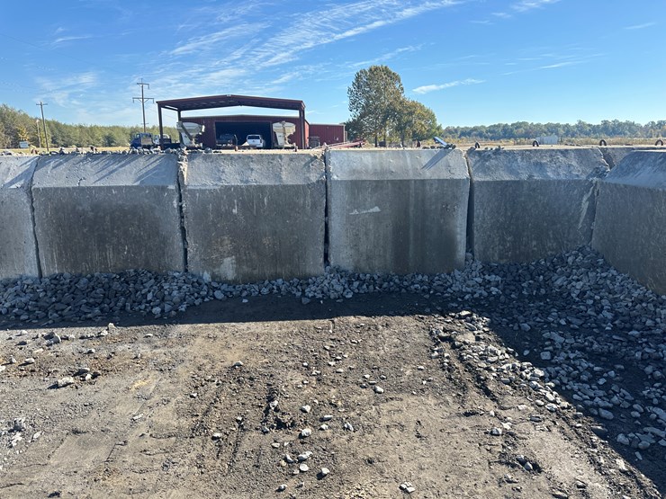 #32727-•-lot-of-(13)-~57"x80"-concrete-culvert-sectionss-image-27