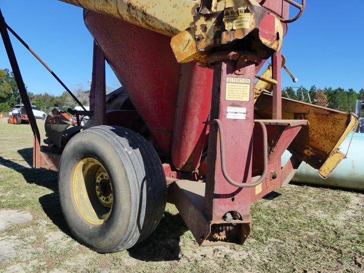 new-holland-354-image-5