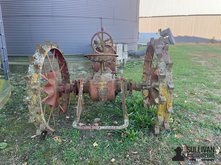 farmall-f-12-2wd-tractor-image-6