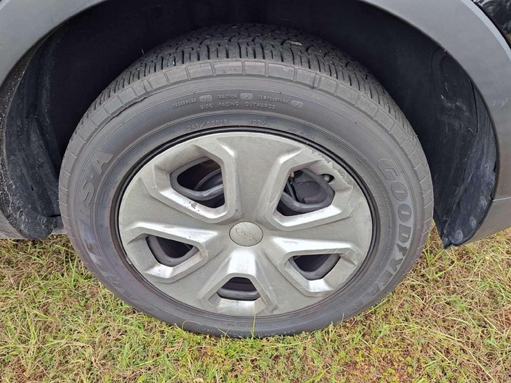 2018-ford-explorer-image-35