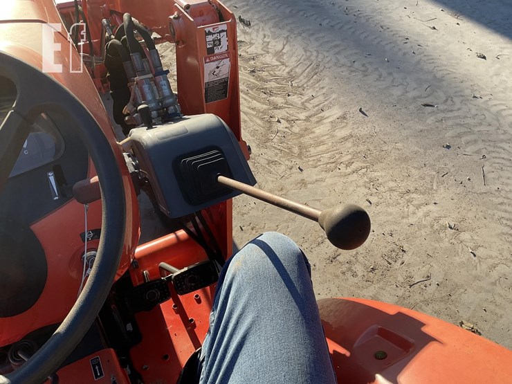 2016-kubota-l3301d-image-17