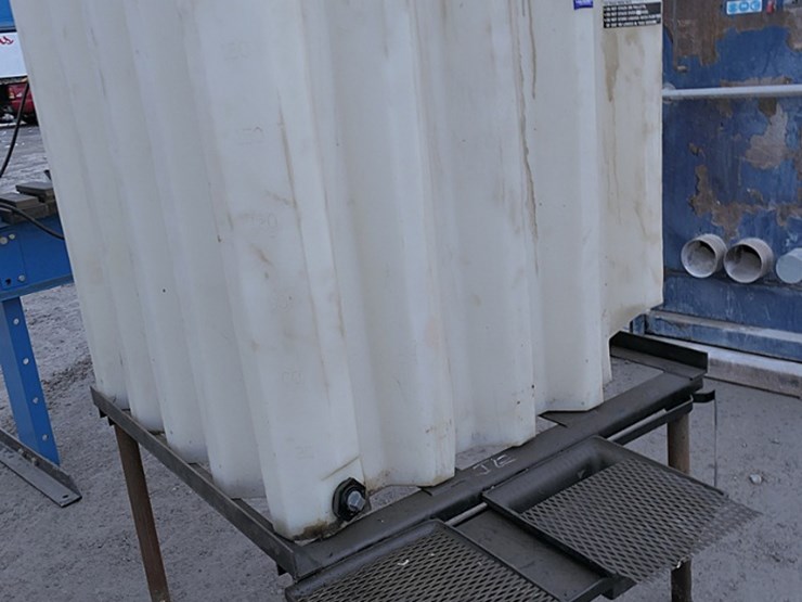 oil-tank,-pump-&-reel-image-1