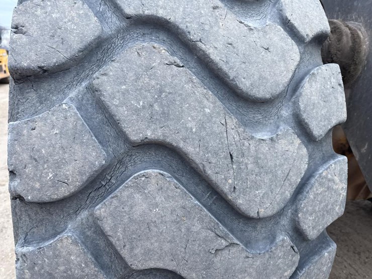 #1911-•-2004-volvo-220e-loader-image-66